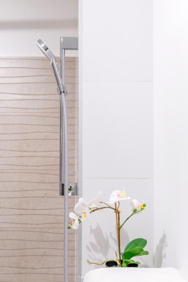 Atlas Unirii: Upscale Flats In The Heart Of Bucharest! Eksteriør bilde