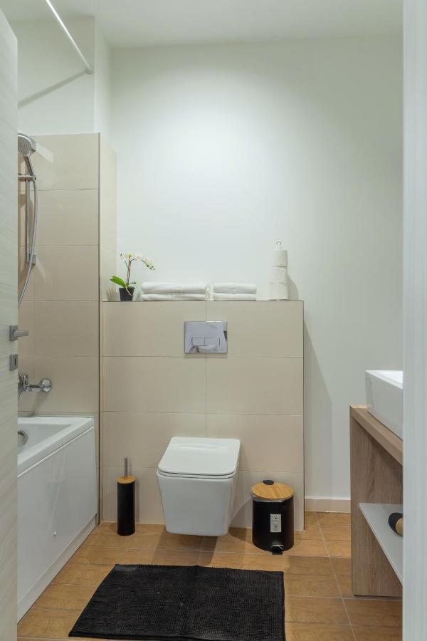 Atlas Unirii: Upscale Flats In The Heart Of Bucharest! Eksteriør bilde